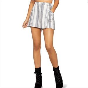 NEW BCBGeneration Striped White and Gray Front Pockets Shorts